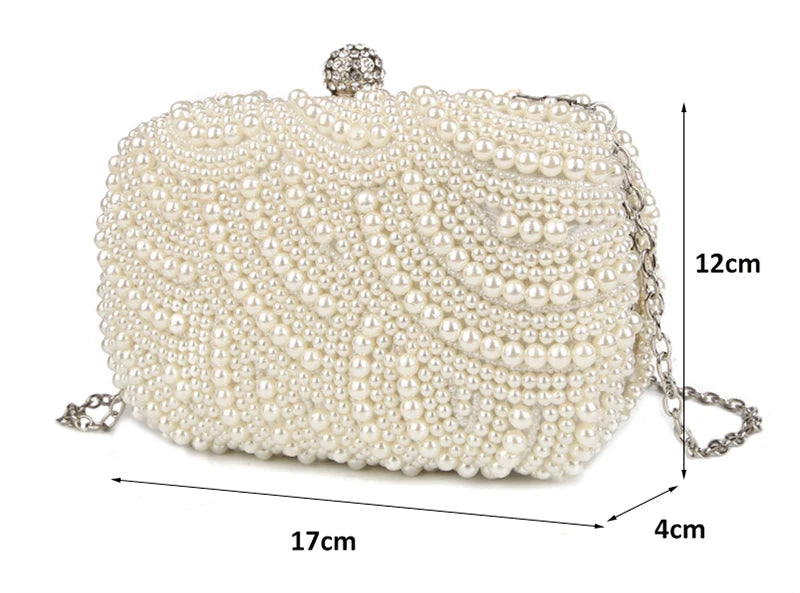 Bolso de mano nupcial lleno de perlas