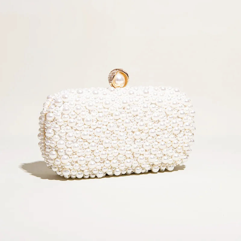 Perlebesatte statement-clutch