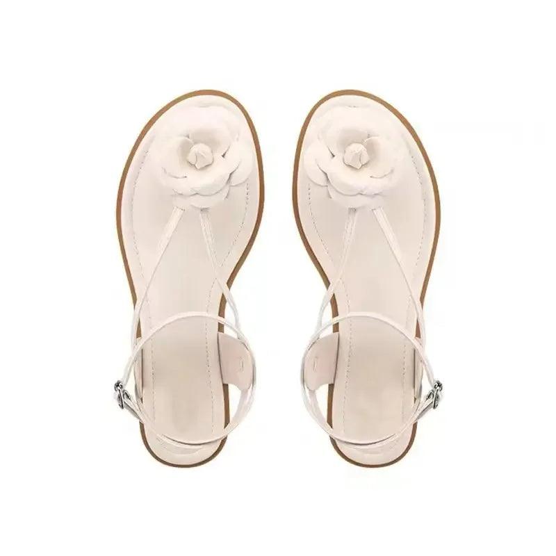 Sandalias planas con flores de Lola