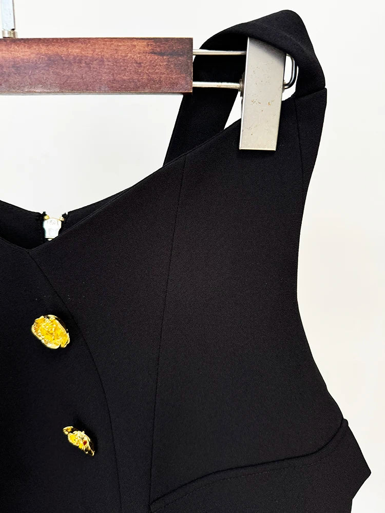 تنورة هالتر بأزرار معدنية وردية