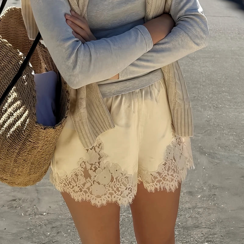 Pantalones cortos de encaje de seda satinada