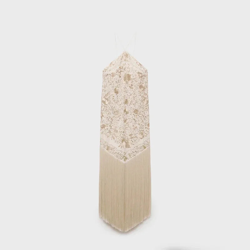 Broderad tofsklänning