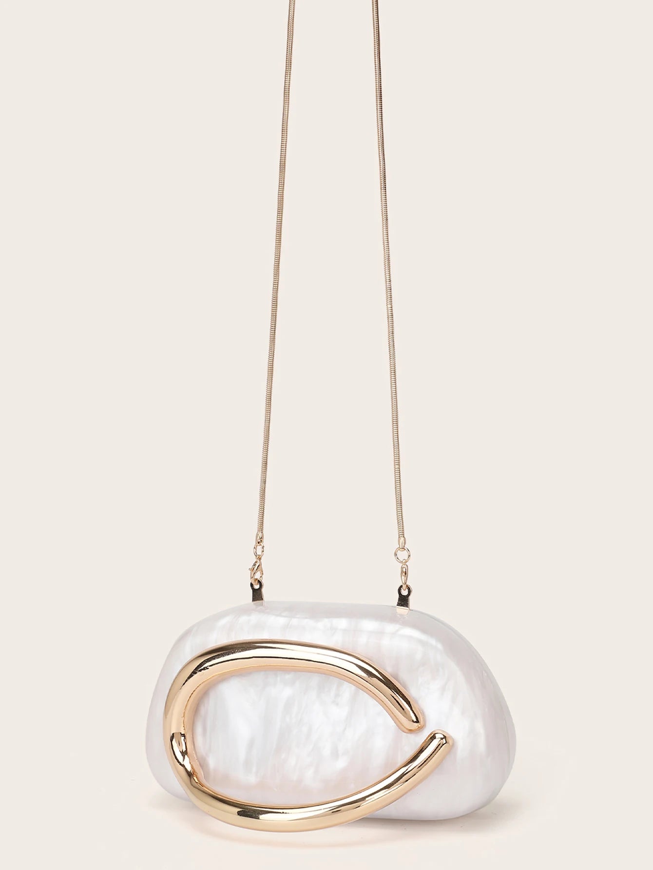 Сумка-клатч с металлической ручкой