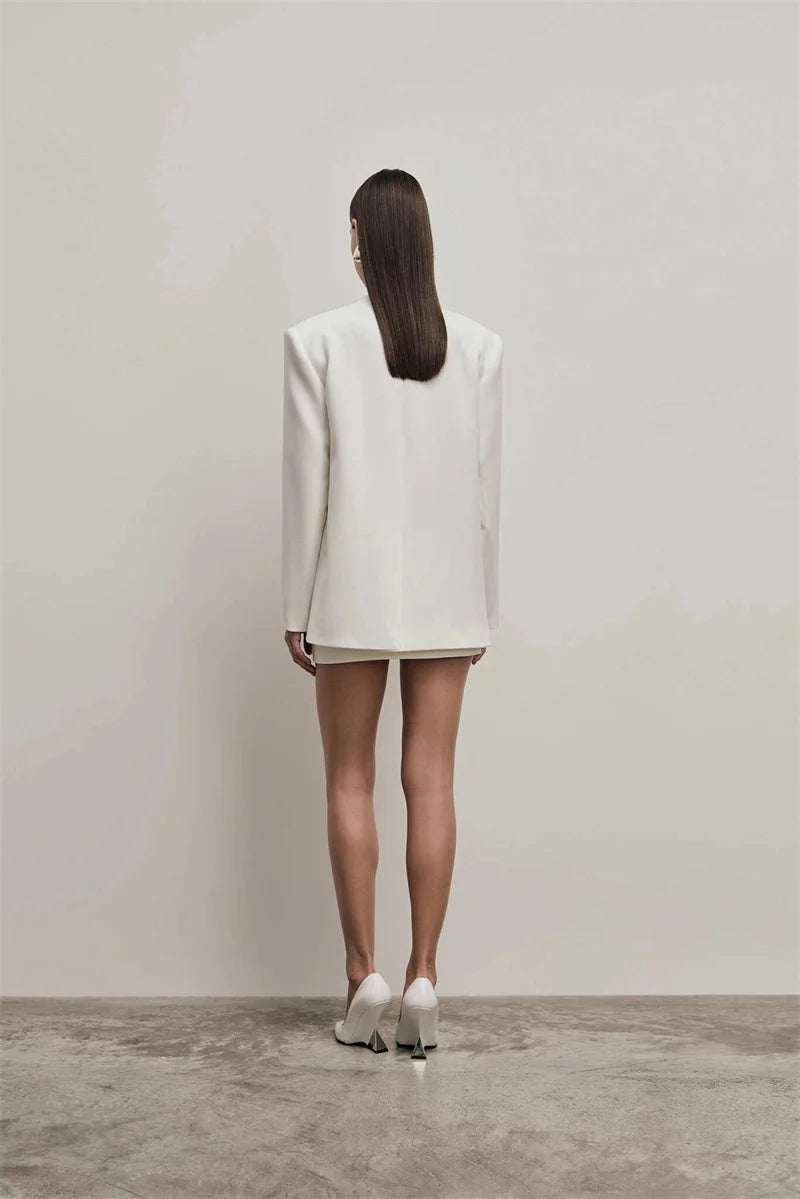 بليزر كهرماني بفتحة رقبة على شكل حرف V