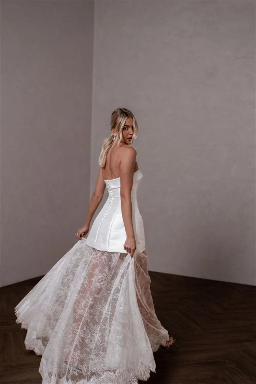 Mini abito da sposa con gonna in pizzo Étoile