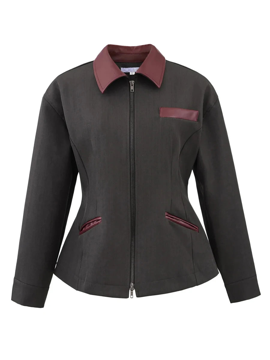 Jakke med industrielt utseende, med stive detaljer