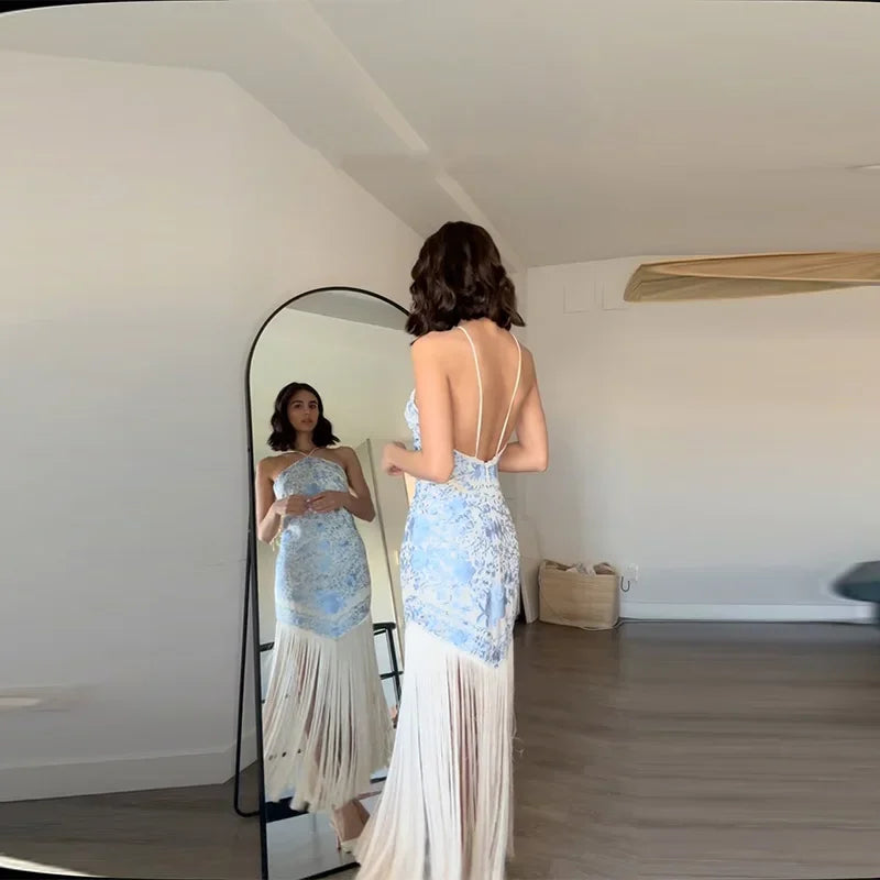 Broderad tofsklänning