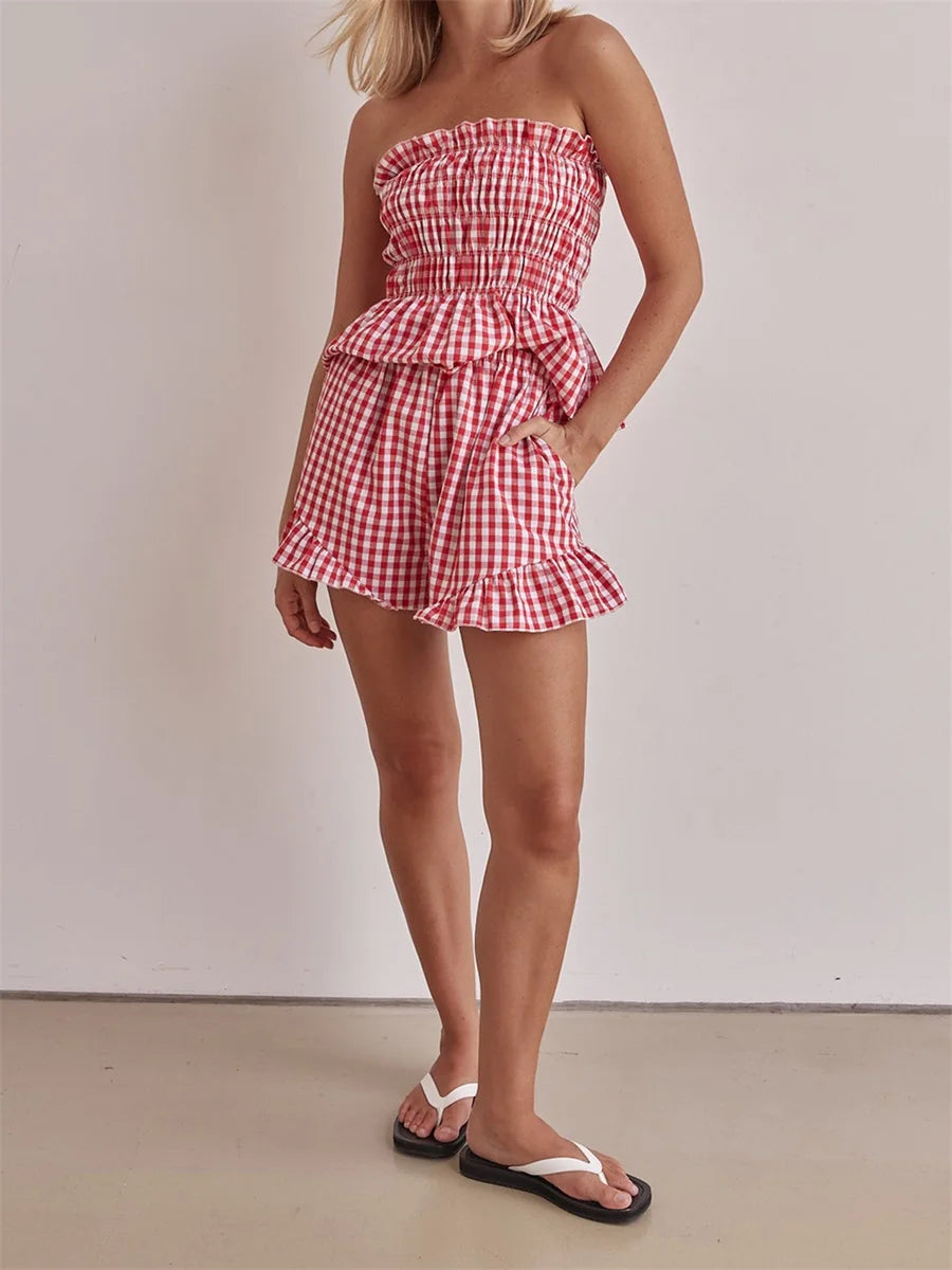 Completo con volant e spalle scoperte in plaid da picnic