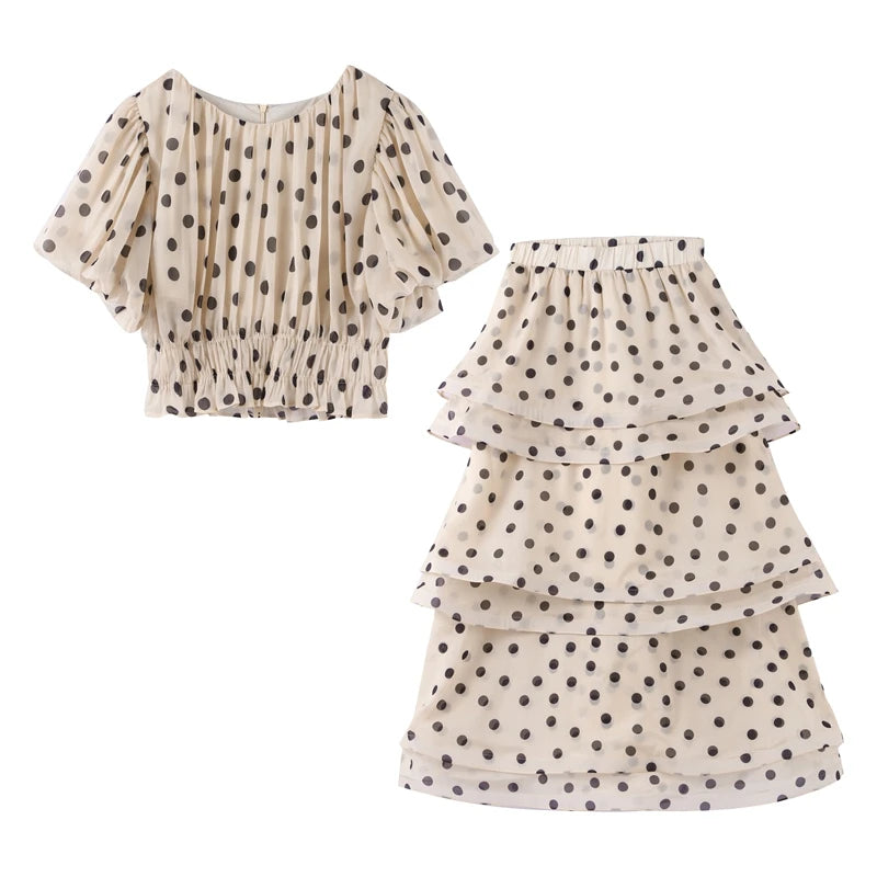 Waistline and belt detail of Noemi polka dot set showing fitted bodice