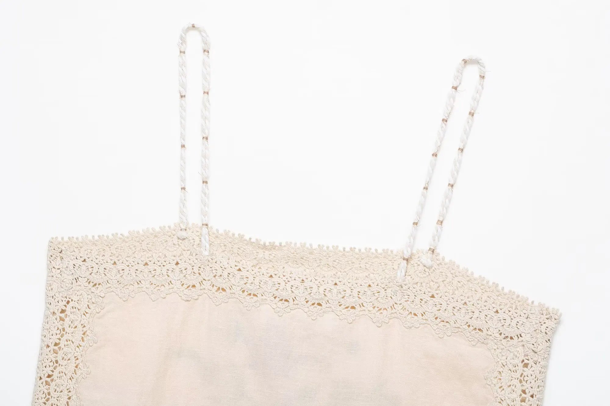 Blommigt broderat spetslaminisoltopp