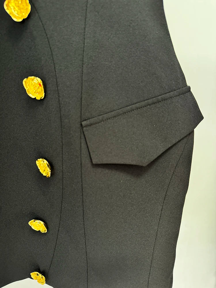 تنورة هالتر بأزرار معدنية وردية