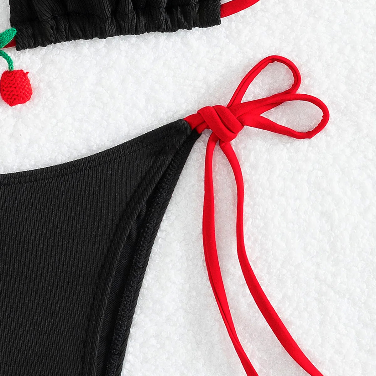 樱桃比基尼泳装