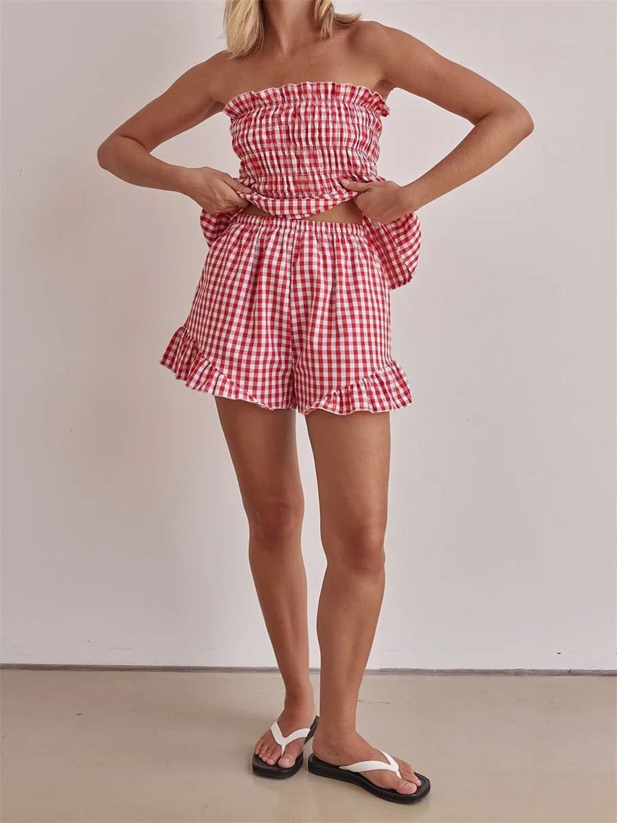 Completo con volant e spalle scoperte in plaid da picnic