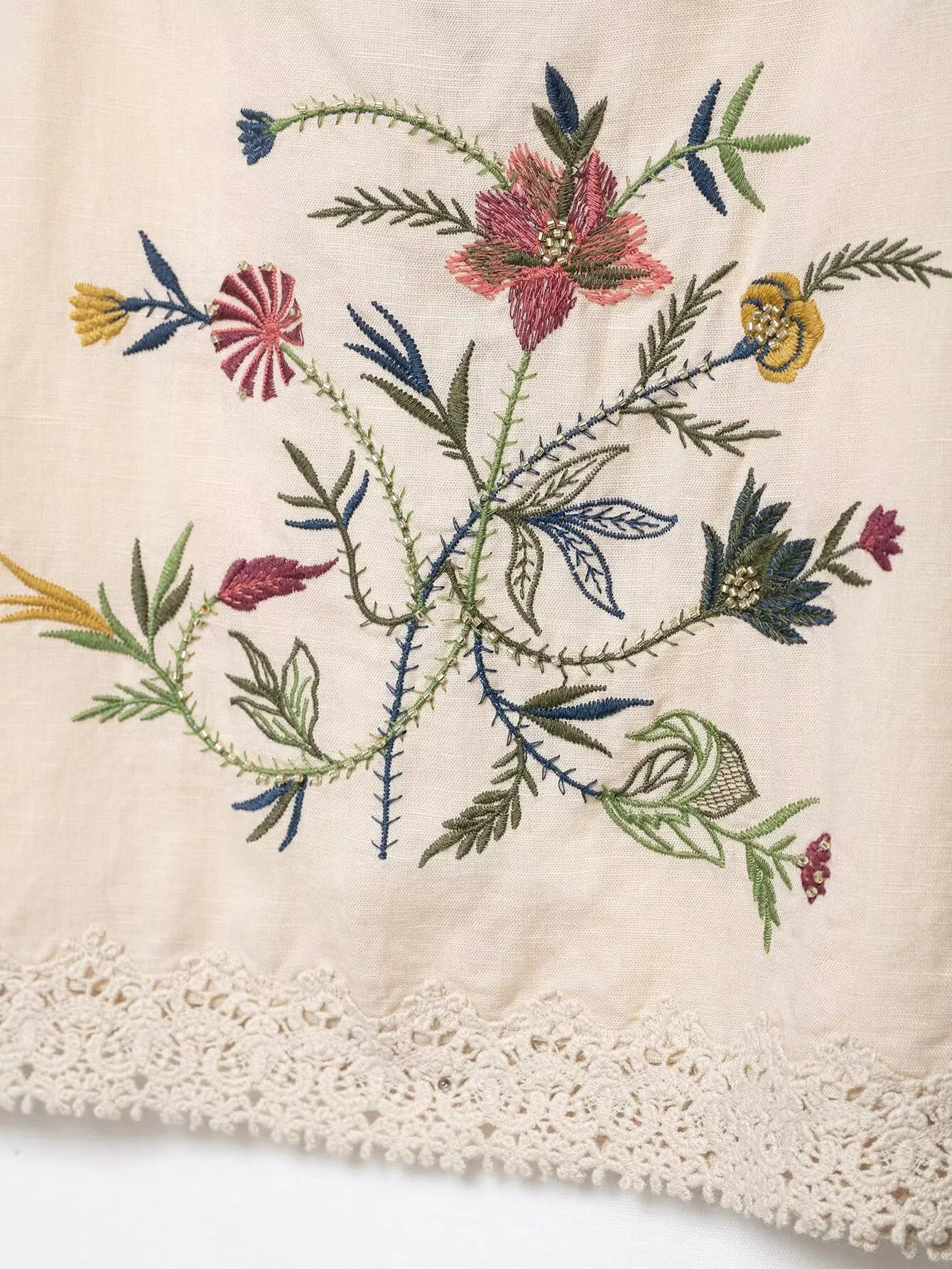 Blommigt broderat spetslaminisoltopp