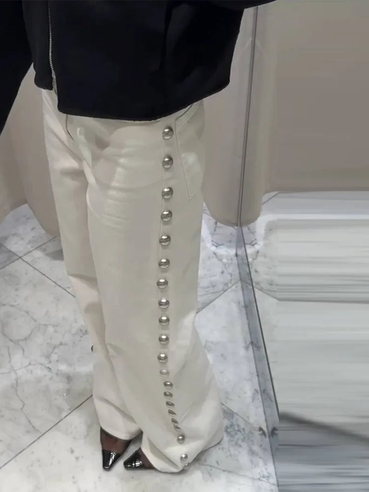 Szerokie nogawki z koralikami, prosty denim