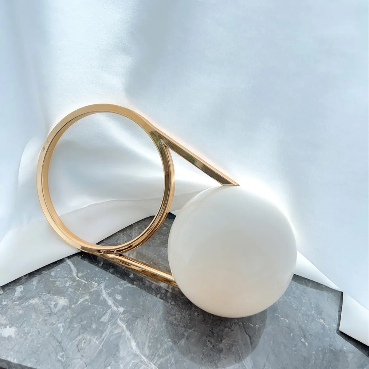 Скульптурная вечерняя сумочка Orb