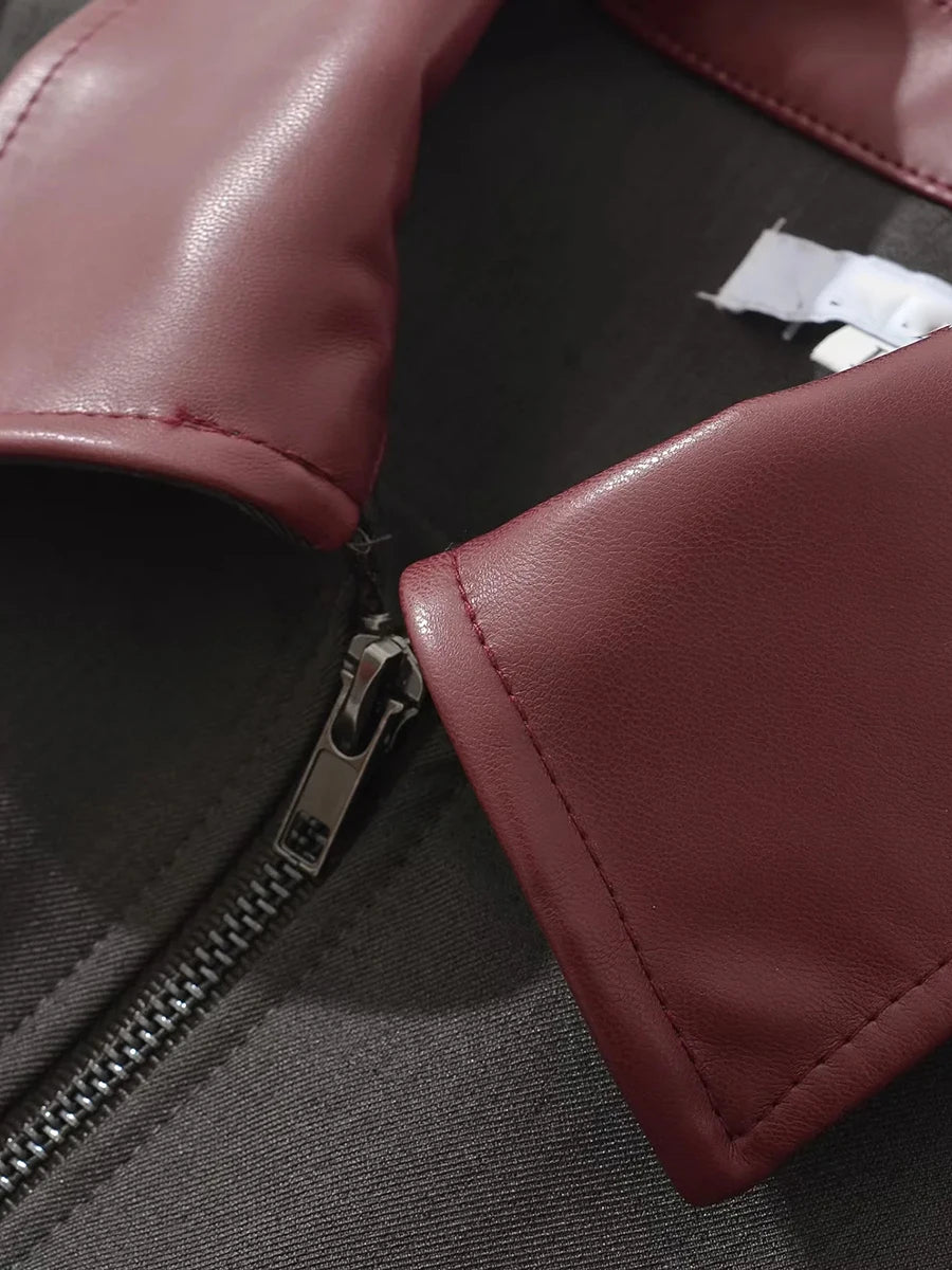 Jakke med industrielt utseende, med stive detaljer