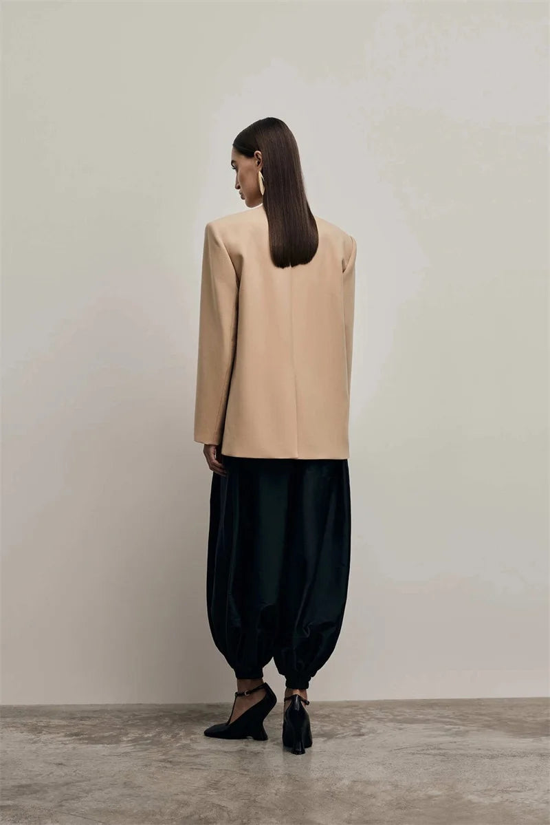 بليزر كهرماني بفتحة رقبة على شكل حرف V