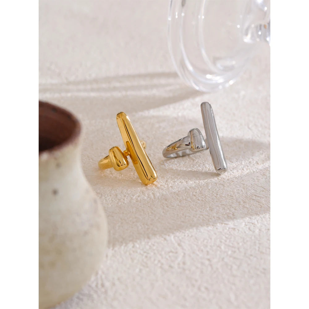 Geometric Chic Ring 18K Plated — rings in gold — close-up detail